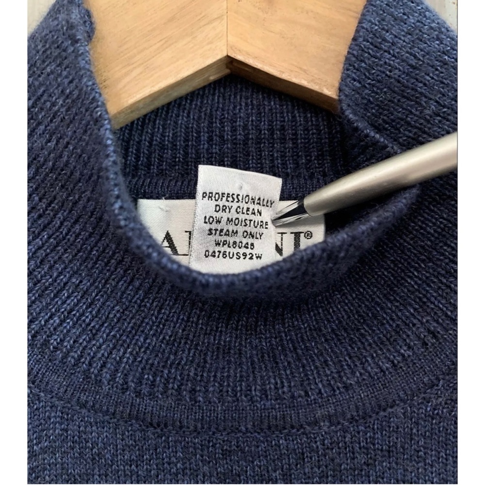 Alfani Navy Blue Merino Wool Sweater Sz L - Picture 4 of 5